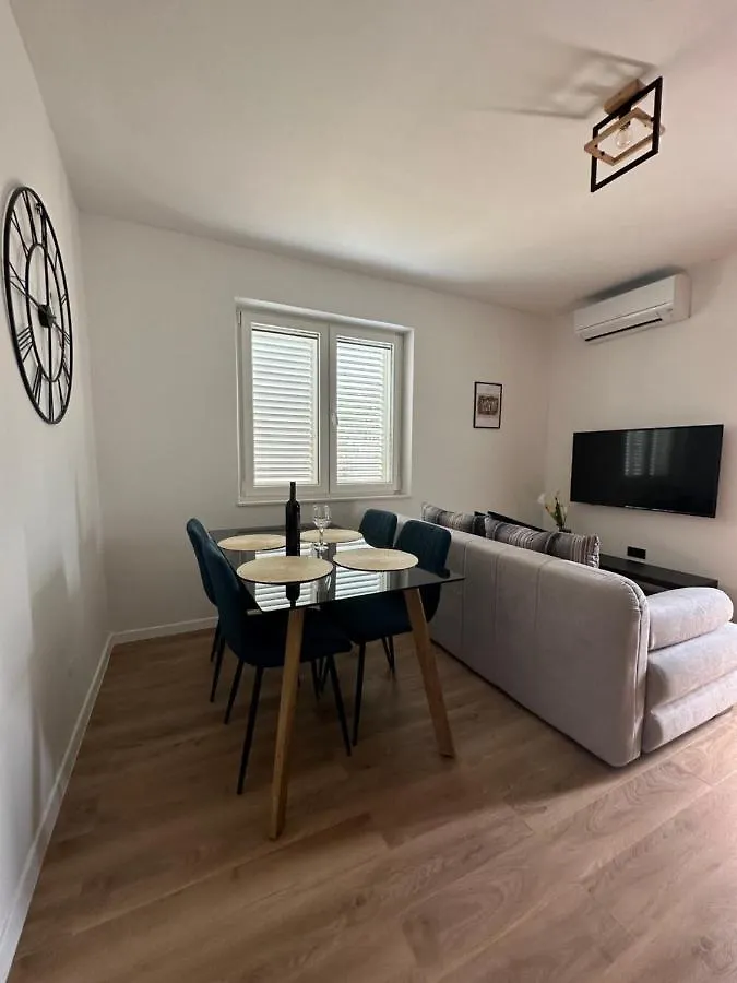 Apartment Tina Zadar 0*,